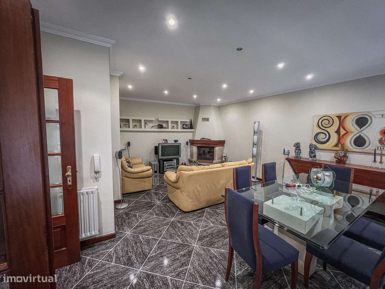 Moradia T4 no Centro de Santo Tirso com Terraço e Jardim - Grande imagem: 4/27