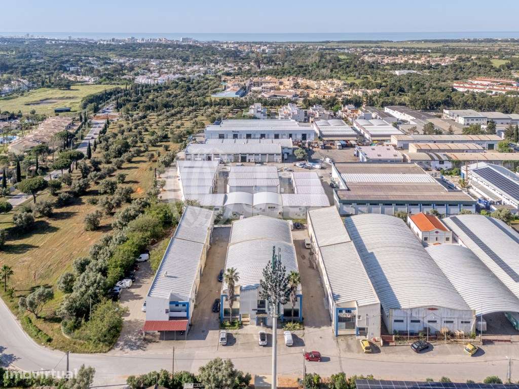 Armazém com 4 frações comerciais em Vilamoura, Algarve - Grande imagem: 4/9