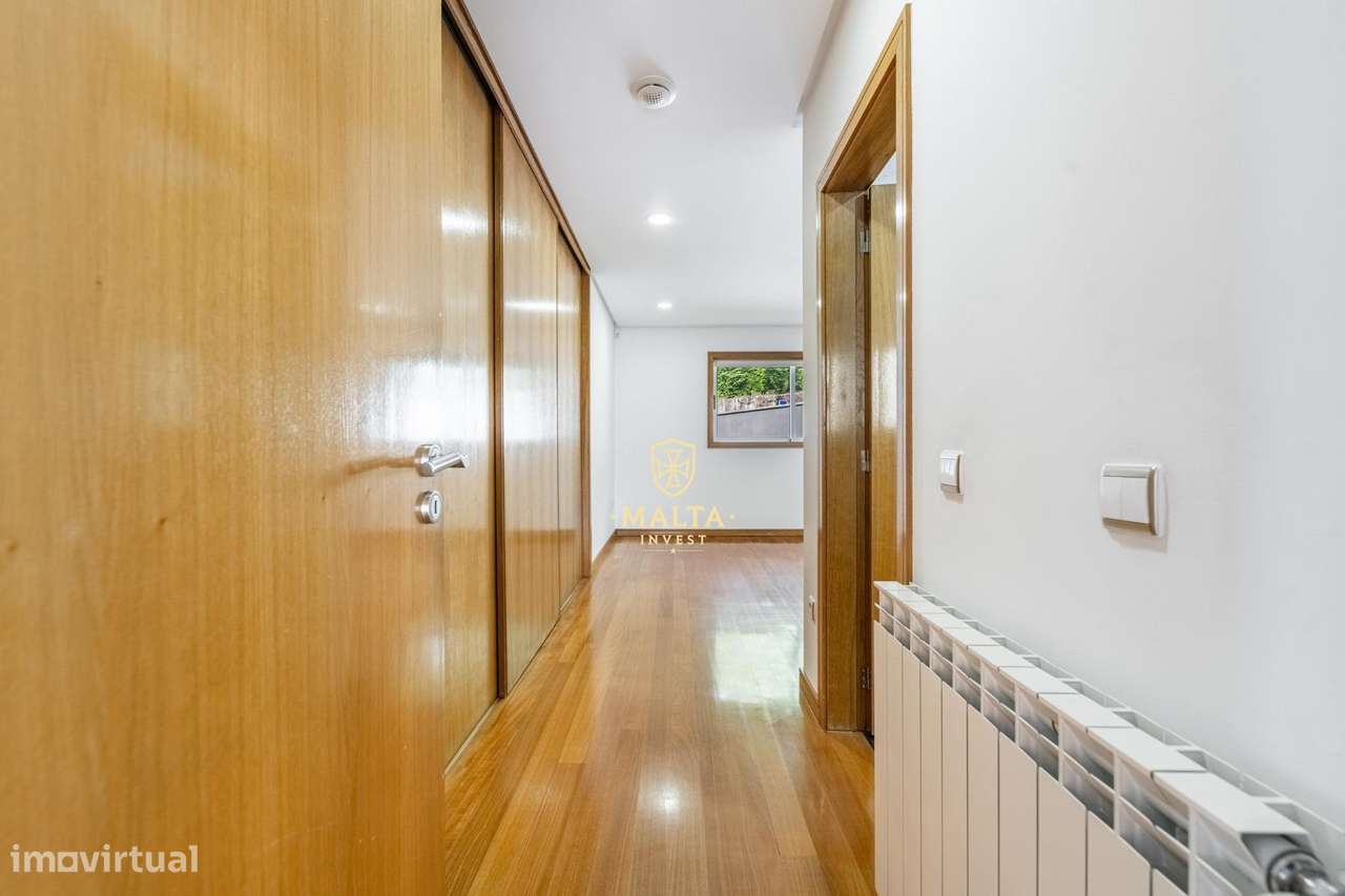 Moradia de Sonho na zona da Falperra!-37