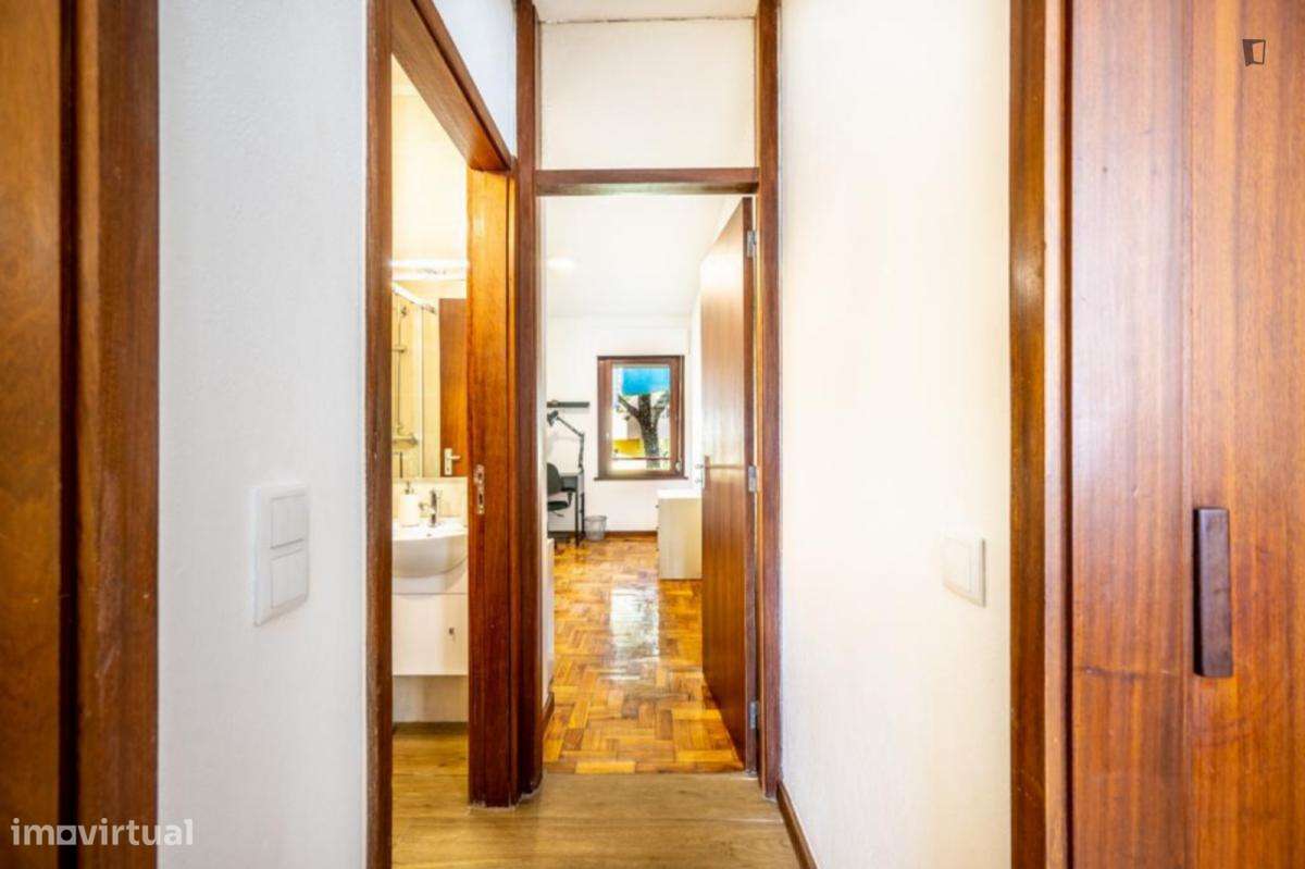 Quarto - localizado em Paranhos Porto - Grande imagem: 4/7