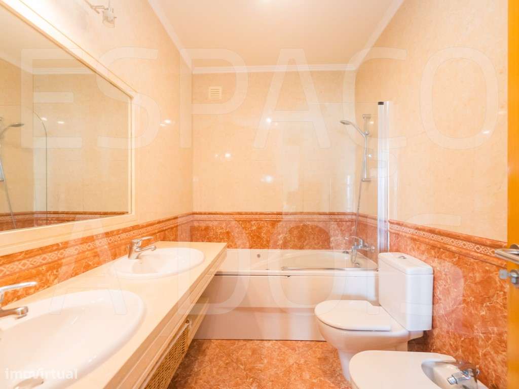 DESLUMBRANTE! Condomínio Privado com porteiro residente, vigilância...-59