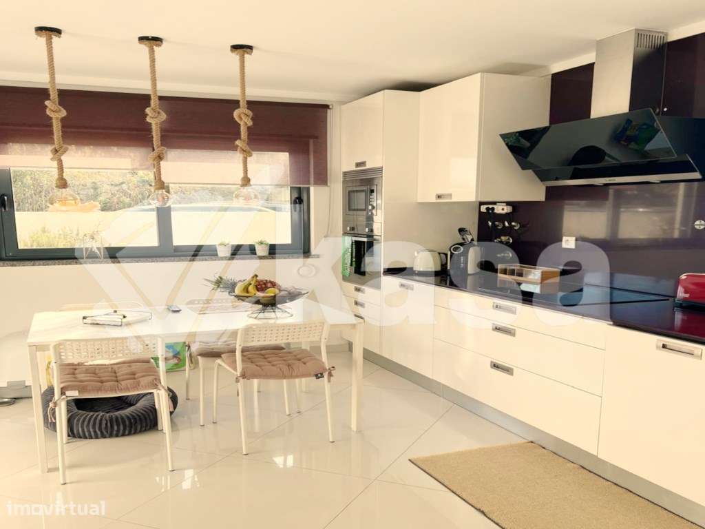 Moradia Isolada T4 com Jardim e Garagem em Santo António da Charnec...-5