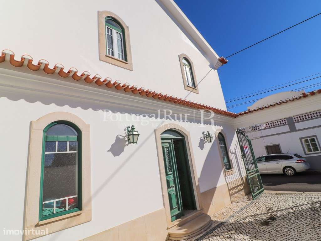 Elegante Moradia T4 com Jardim e Anexos em Alpiarça-6