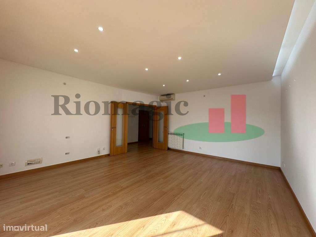 Colinas do Cruzeiro - Odivelas - Apartamento T3 com Varandas e Esta... - Grande imagem: 5/25