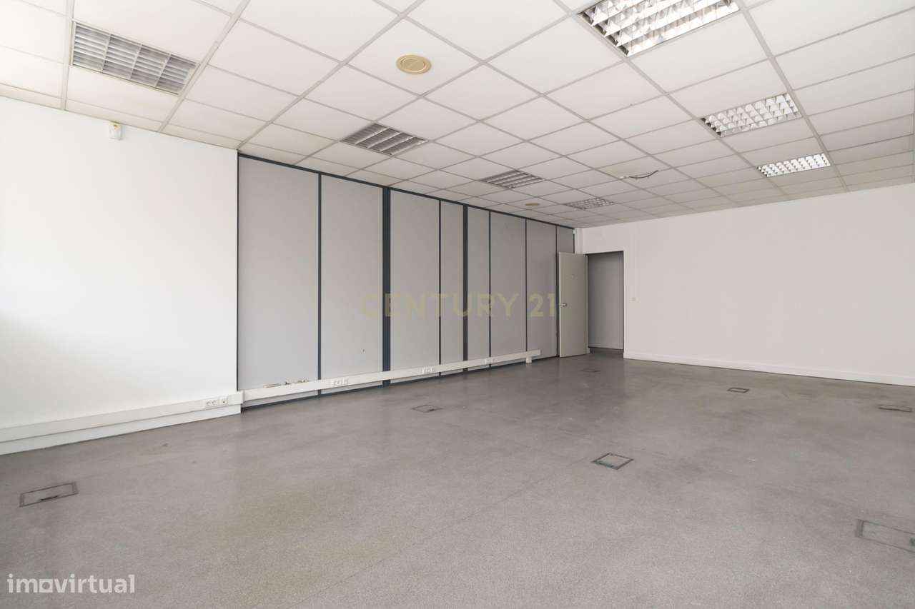 ESPAÇO COMERCIAL/SERVIÇOS com 311m2, para venda, no centro do Prior Ve-37