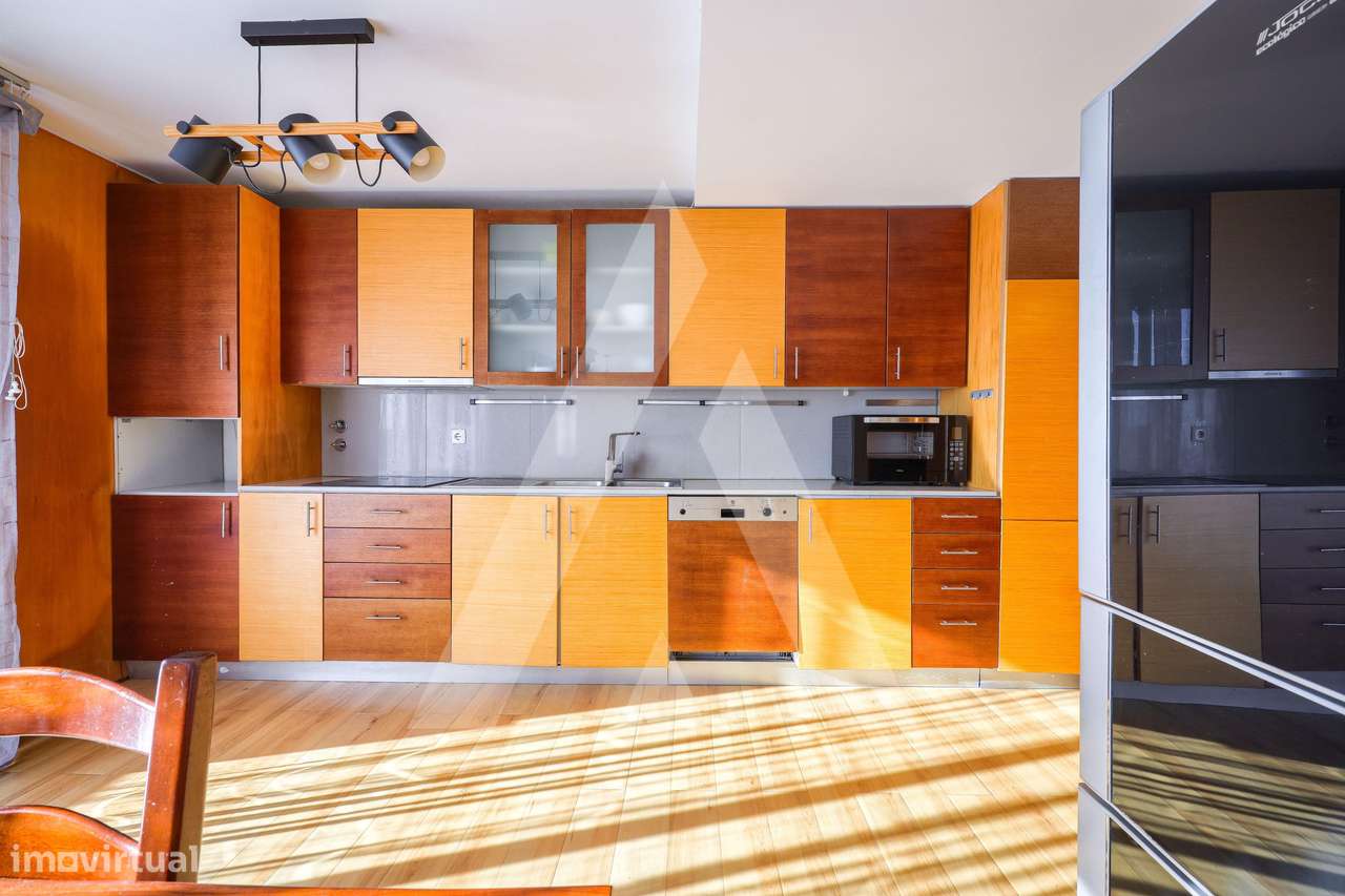 Apartamento T2 duplex e com mezanine  junto ao CC Glicínias - Grande imagem: 2/36