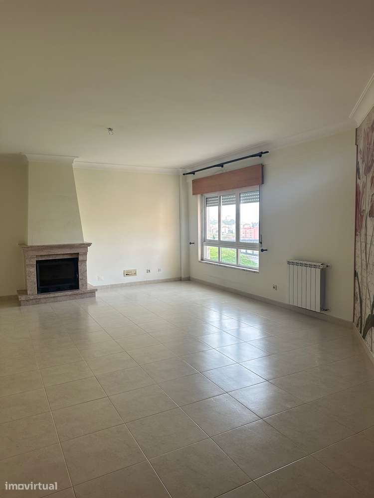 Apartamento T2 com varanda, garagem / Bairro da Anta - Grande imagem: 2/28