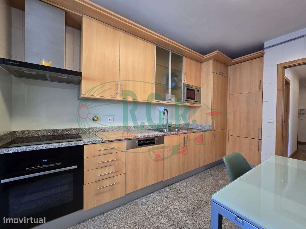 Apartamento T2| Lg Garagem 2 Carros | Localização Central São Cosme-18