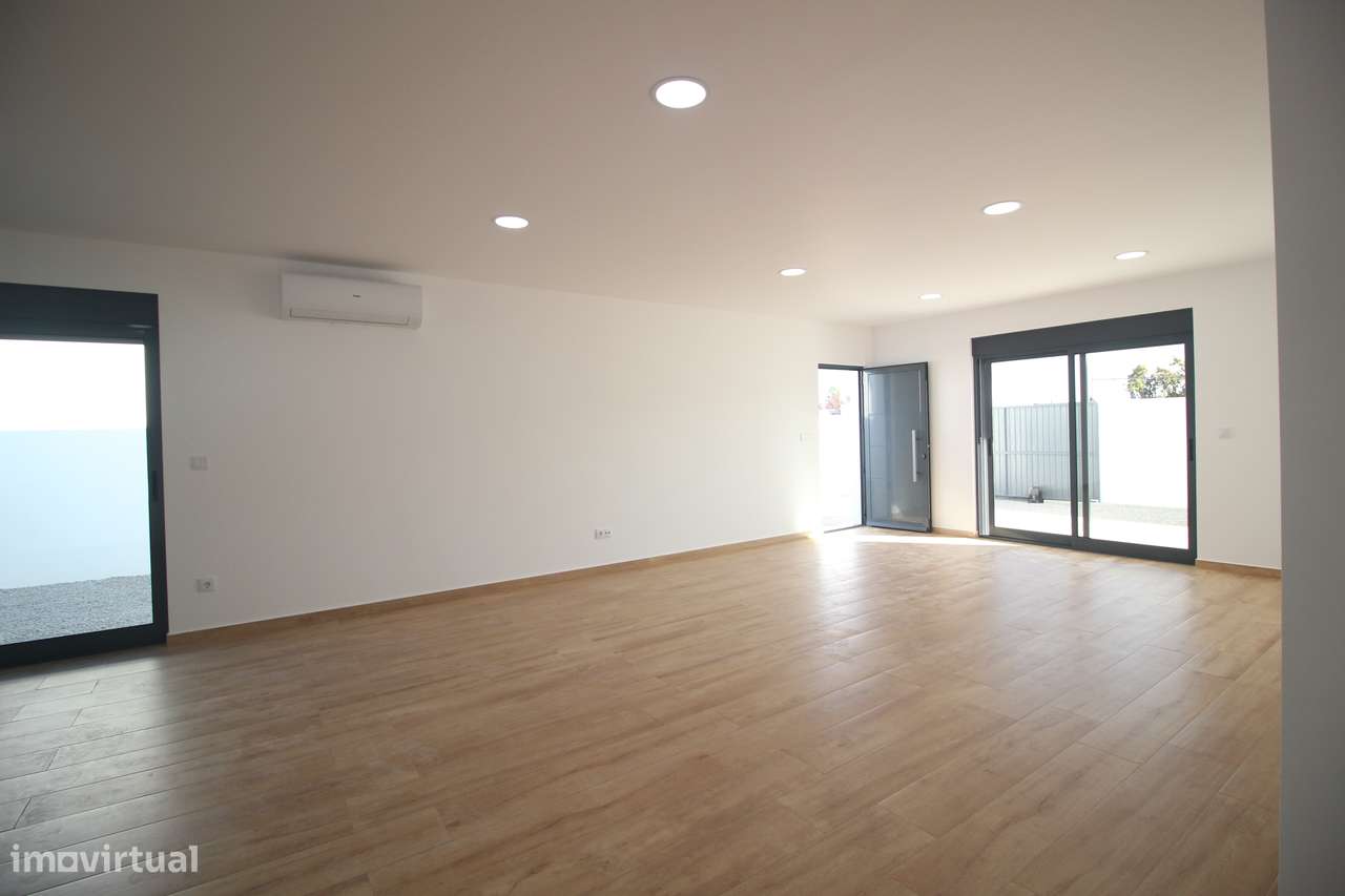 Moradia Térrea Isolada T3 Nova em lote de 340m2 em Fernão Ferro-10