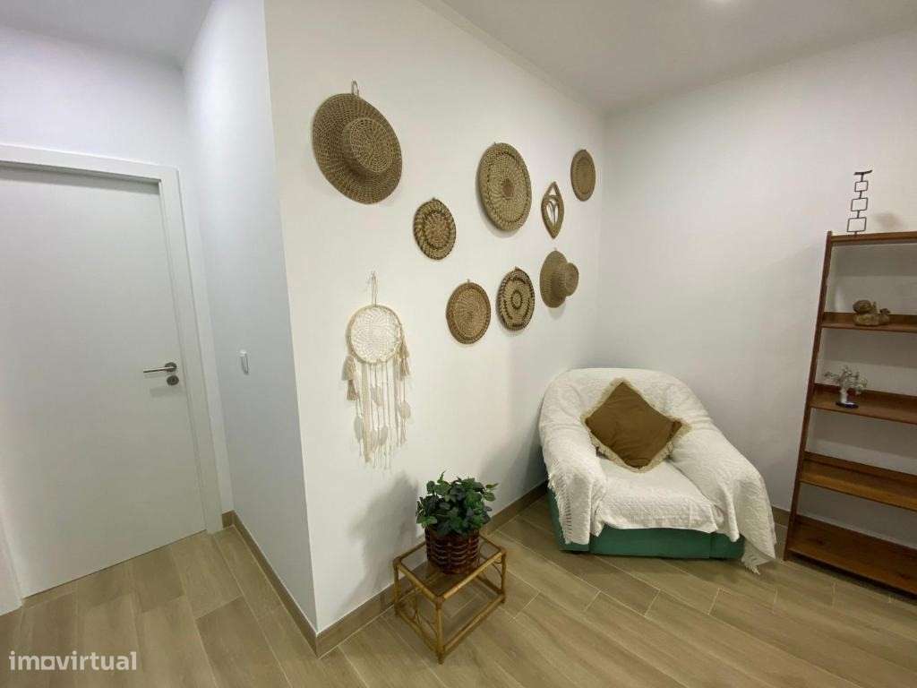 Vende-se moradia T8 junto á Praia da Assenta-27