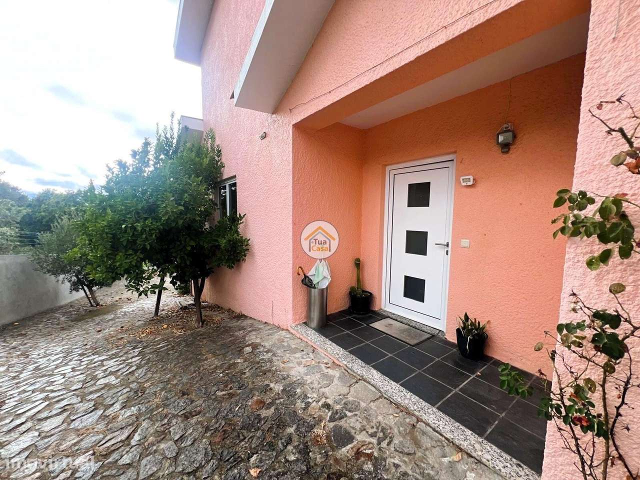 Moradia T6 com piscina, terraço, garagem e cave, situada em Adaufe, Vi - Grande imagem: 5/48