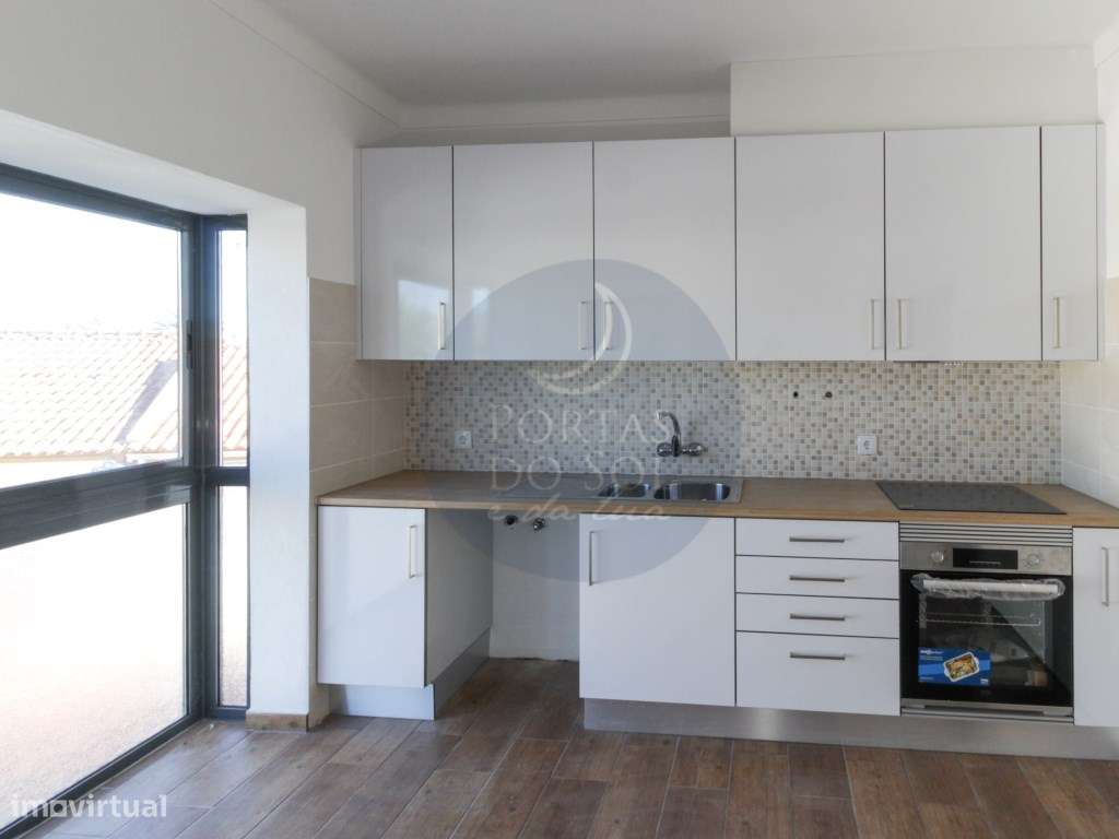 Moradia V2 c/ Loja e Terraço-3