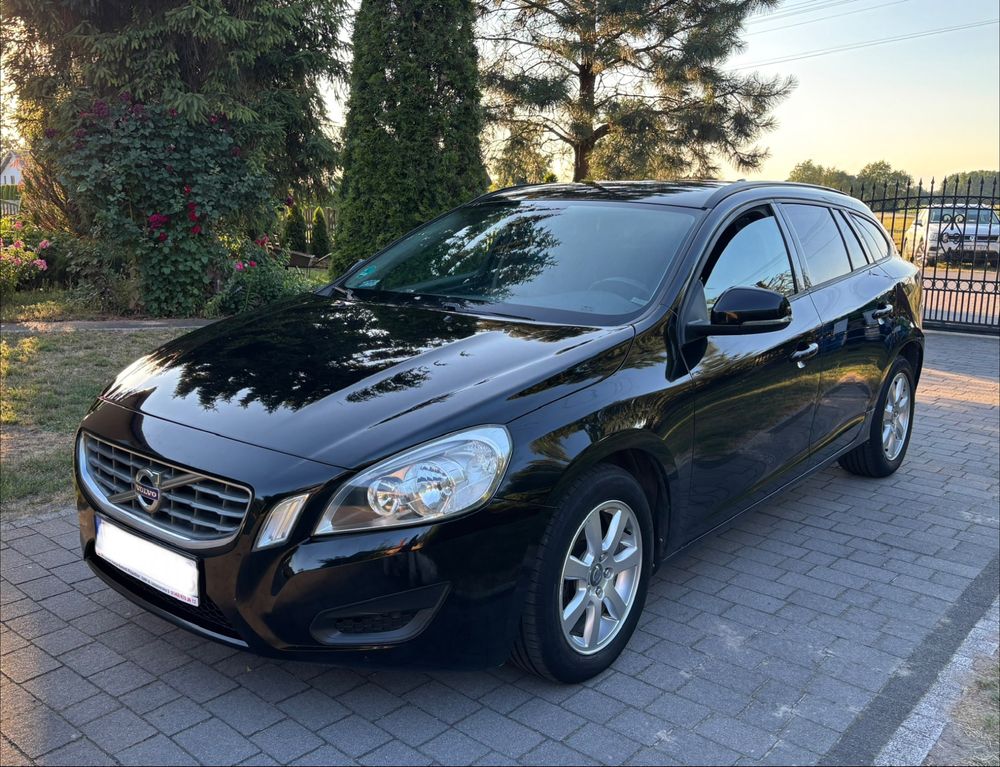 Volvo V60 I (2011-2018) D4 Business Edition 2011