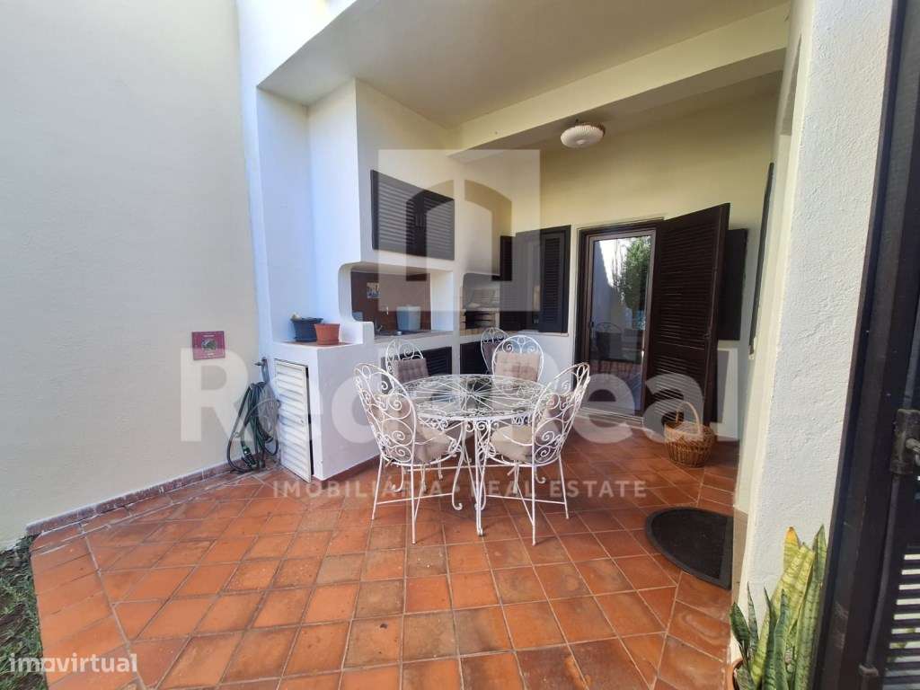 Moradia T3 + 1 com Piscina Privada e Boas Áreas no Coração de Albuf...-56