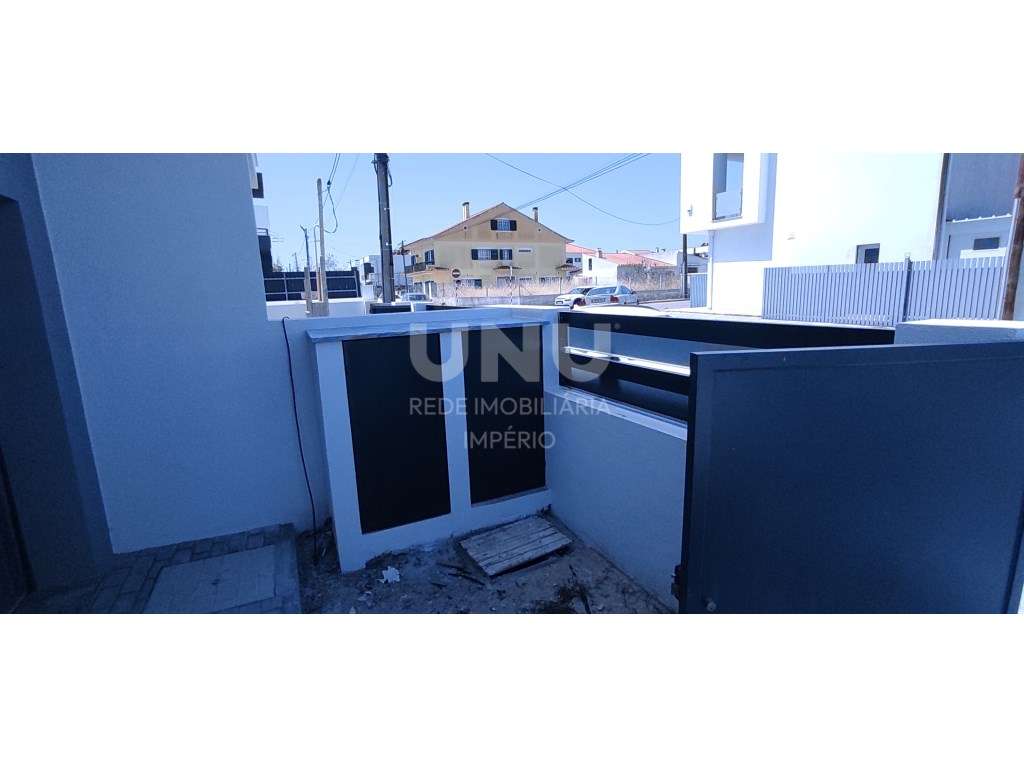 MORADIA PREMIUM TRIPLEX 5 ASSOALHADAS em Fernão Ferro 3 WC-51