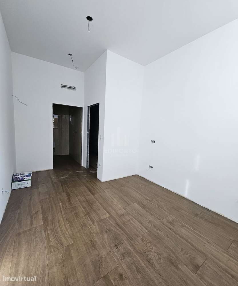 Fantástico T1 +1  (+ 1 tem 10 m2 e luz natural) com Terraço próximo ao - Grande imagem: 2/10