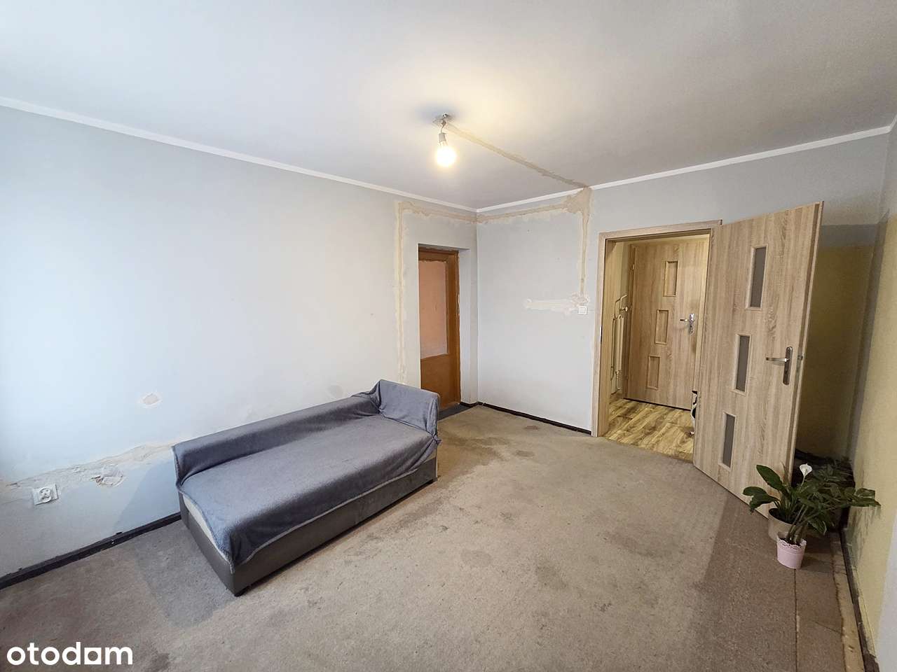 Z balkonem i budynkiem gospodarczym-13