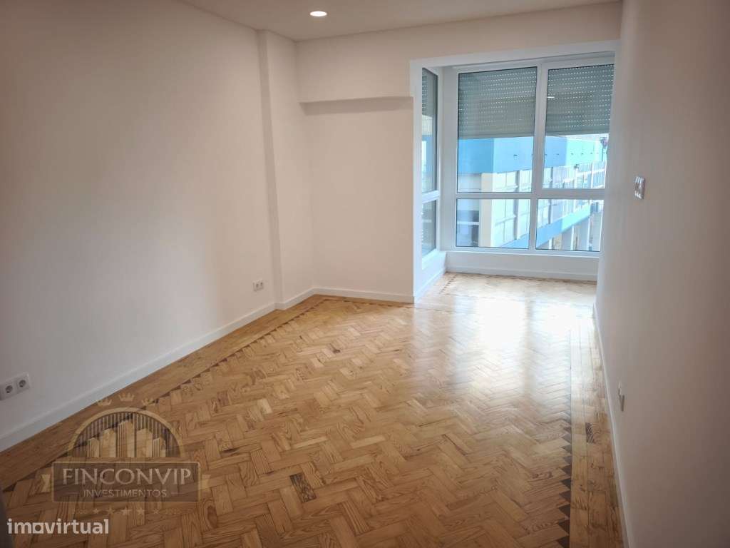 Apartamento T3 remodelado, em Almada,Cacilhas.-10