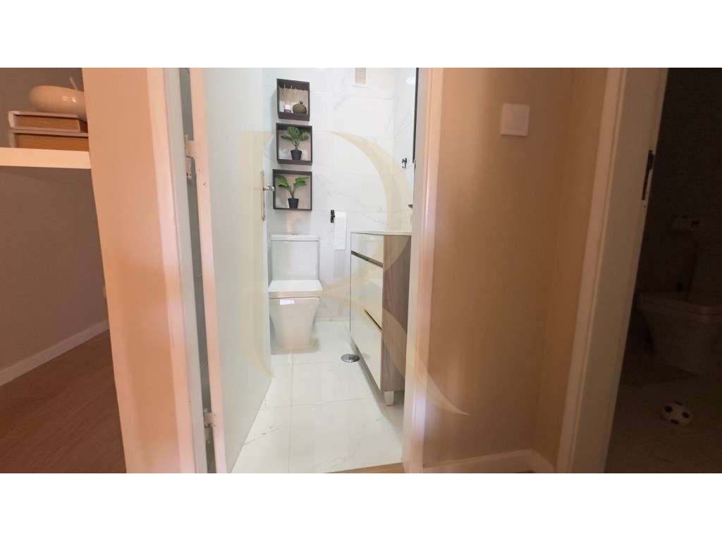 Apartamento T3 com elevador, marquise e arrecadação no Fogueteiro-12