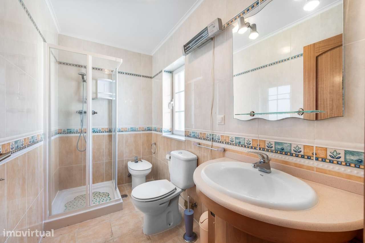 Moradia Isolada T3 com jardim, Aroeira, Almada-20