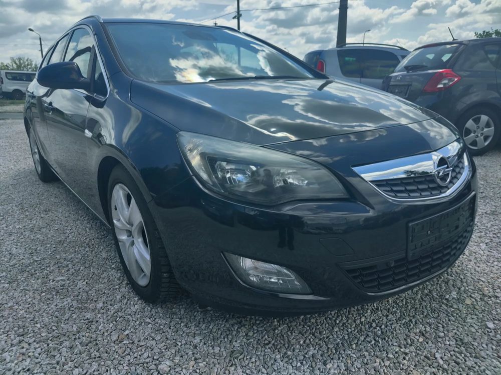 Opel Astra J 2011