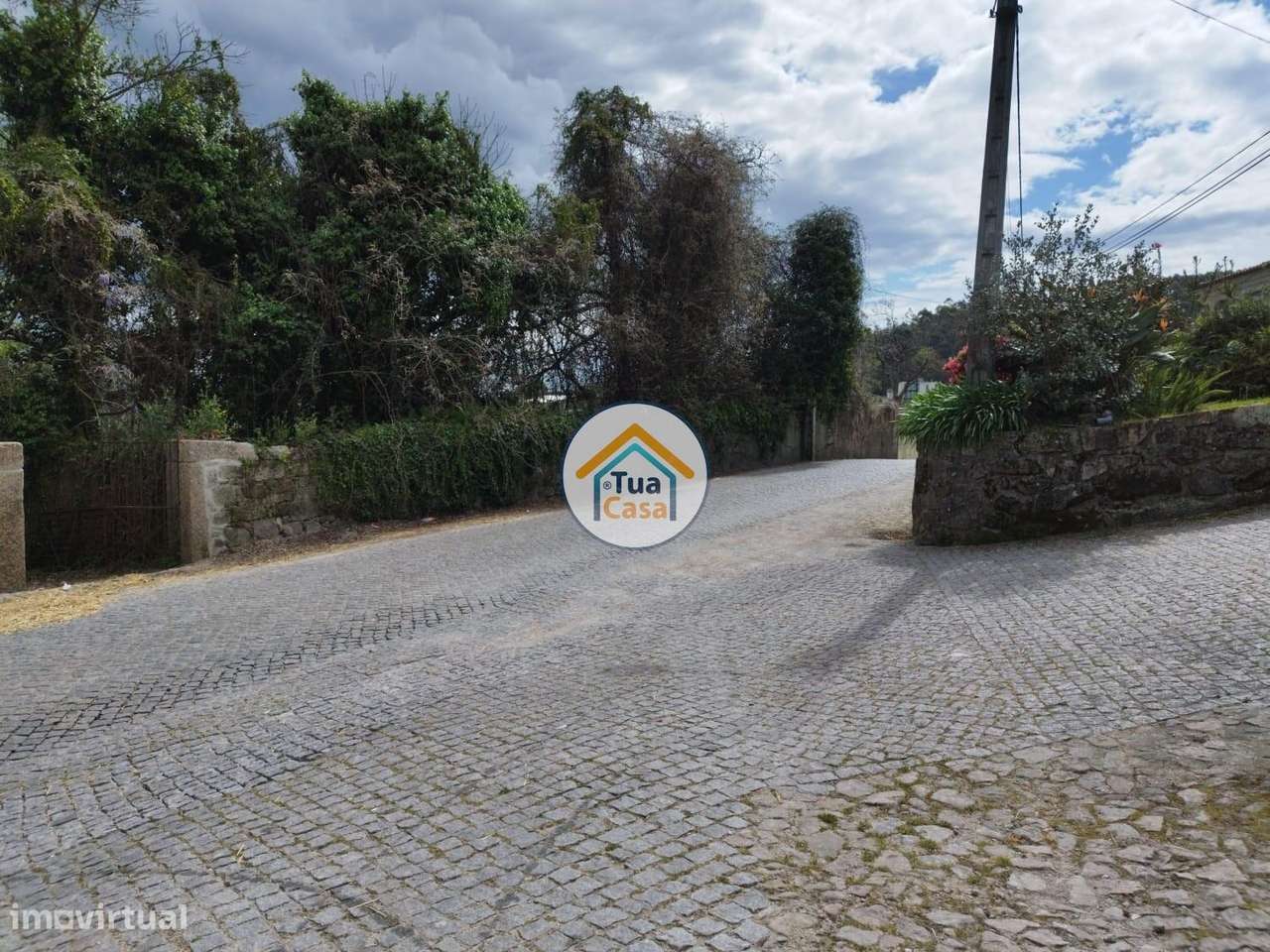 Terreno localizado na freguesia de Silveiros, concelho de Barcelos. - Grande imagem: 4/19