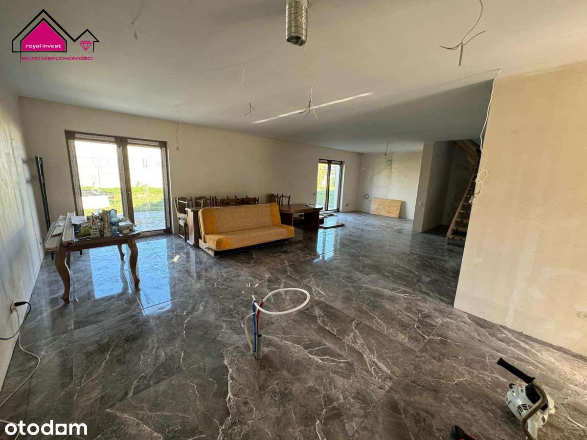 Nietuzinkowa nieruchomość w spokojnej okolicy-13