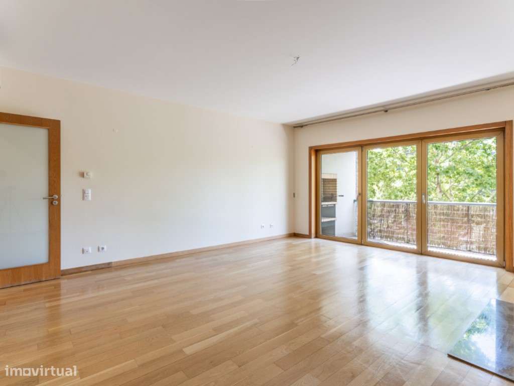 T3 com garagem e varanda com 23m2 - Colinas do Cruzeiro, Odivelas-2