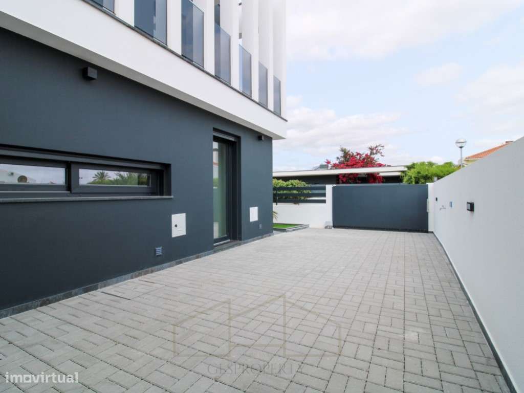 Moradia Isolada T4 - inserida em lote 420m2 - Aldeias de Irmaos - A...-52