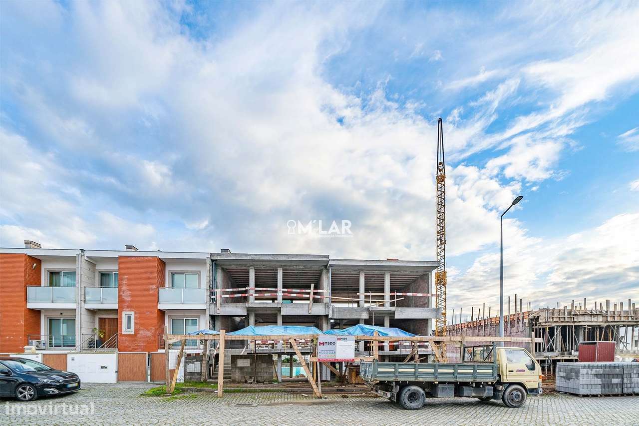 Moradia T3+1,  de gaveto, em Merelim S. Pedro – Braga-11