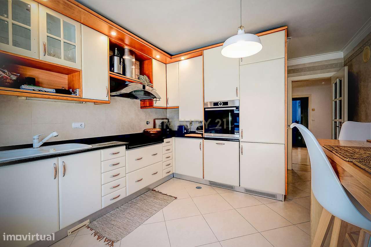 Apartamento T3 em Condomínio Privado no Estoril-8