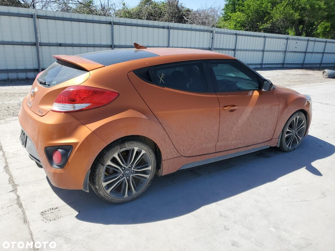 Hyundai Veloster - 4