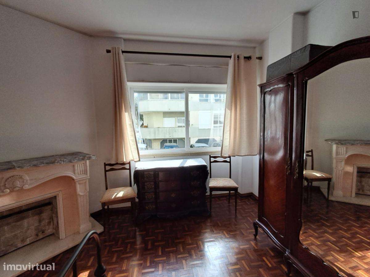 Quarto - localizado em Linda-a-Velha Lisbon - Grande imagem: 4/6