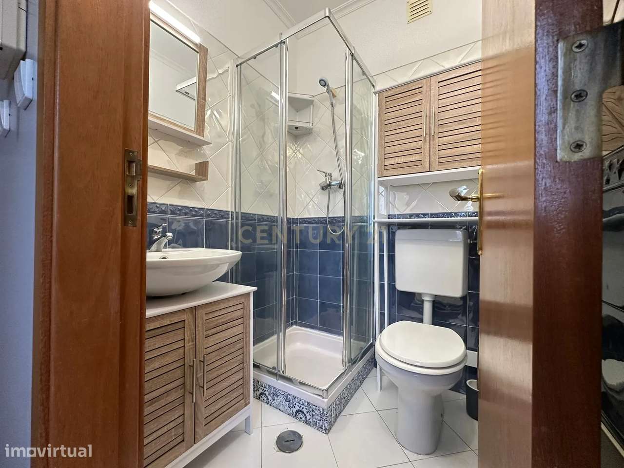 Magnífico apartamento T2 com Piscina e vista mar no coração de Albufei-4