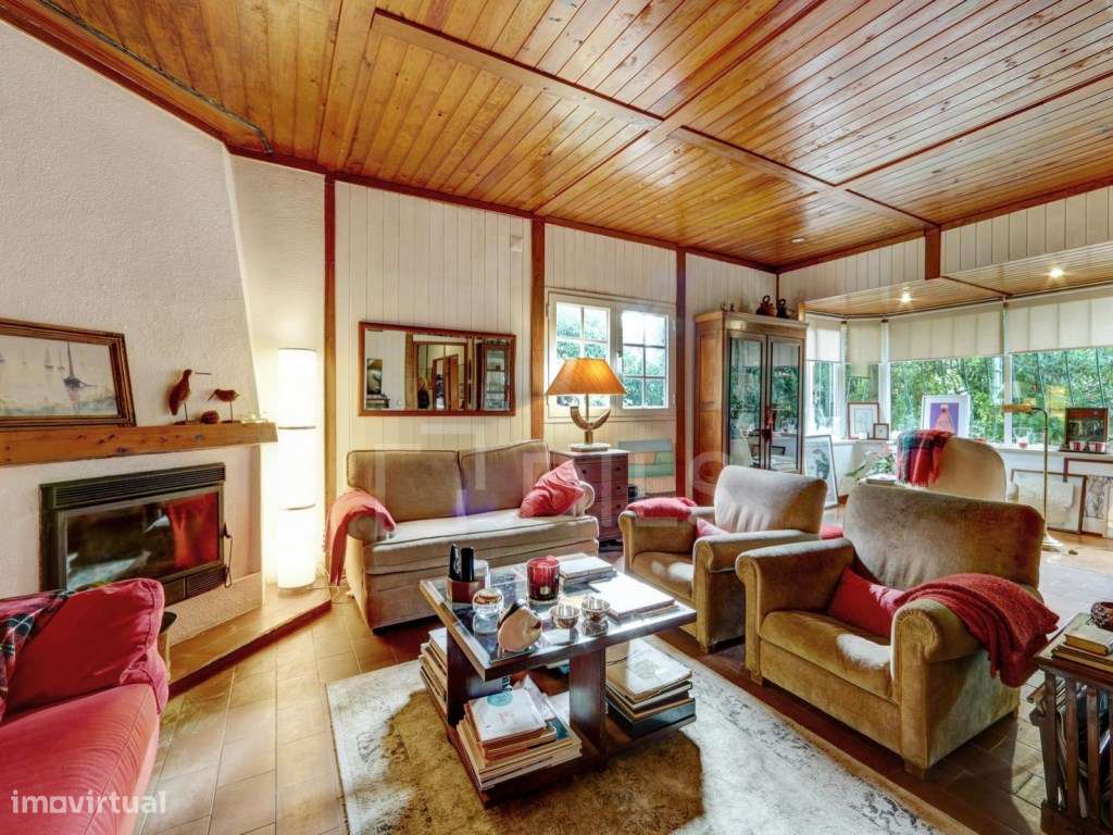 Terreno de 1.000 m2 com duas moradias, com piscina, em Caxias - Grande imagem: 2/59