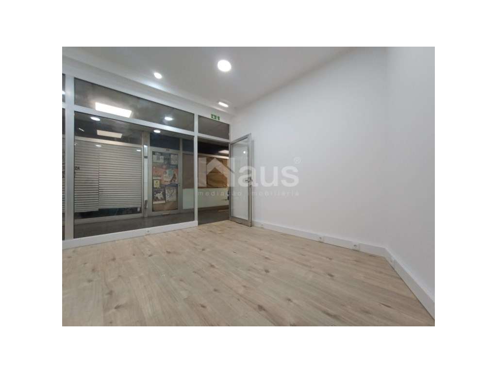 Loja totalmente remodelada disponível 1 Abril de 2026 - Grande imagem: 4/11