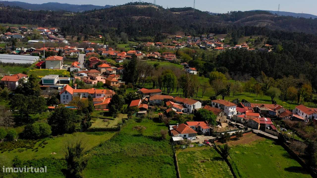Moradia Histórica com Elevado Potencial de Investimento ou Habitação-19