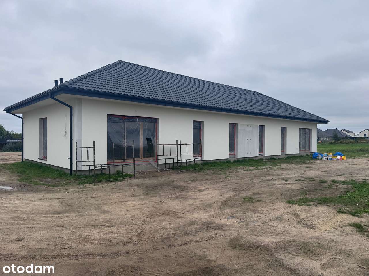 Parterowy nowoczesny z pompą ciepła-1