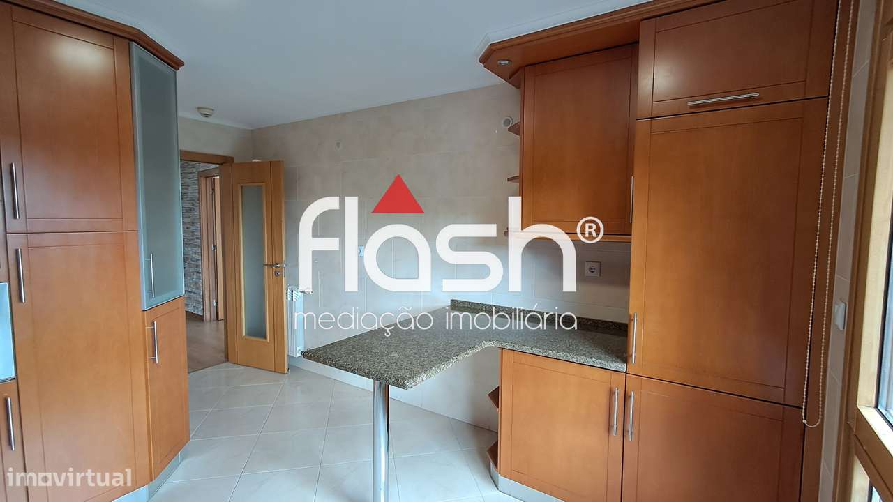 Apartamento T3 com 4 parqueamentos em Odivelas-9