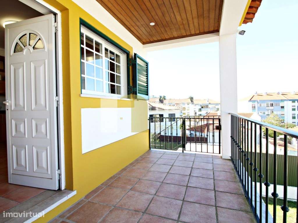 Moradia isolada com 600m2 de terreno com fantástica piscina-18