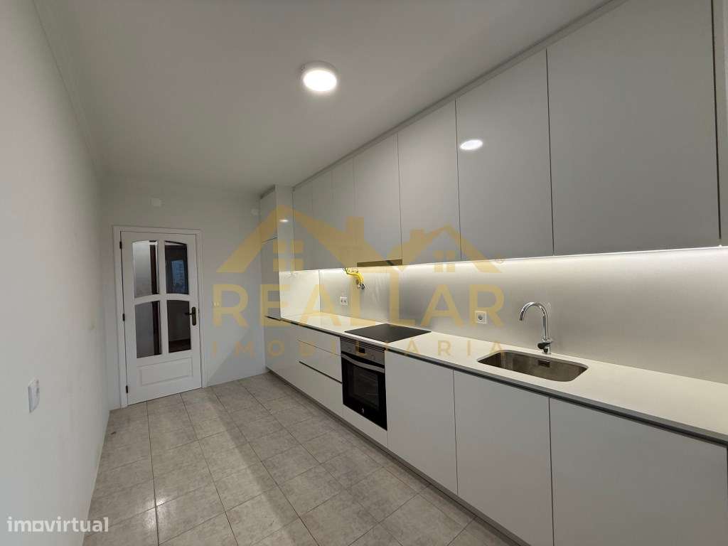 T2 na Póvoa de Varzim com garagens para 4 carros - Grande imagem: 1/24