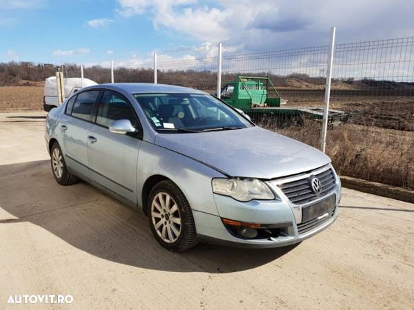 Dezmembrez Volkswagen Passat B6 1,9 TDI - 3