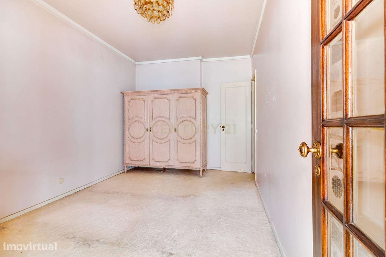 Fantástico T2 com Vista Rio em Linda-a-Velha-13