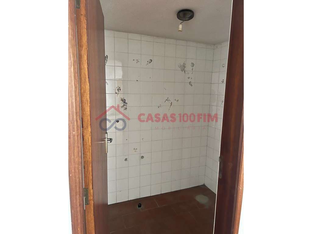 Loja 88 m² para arrendamento no centro de Porto de Mós - Grande imagem: 2/4