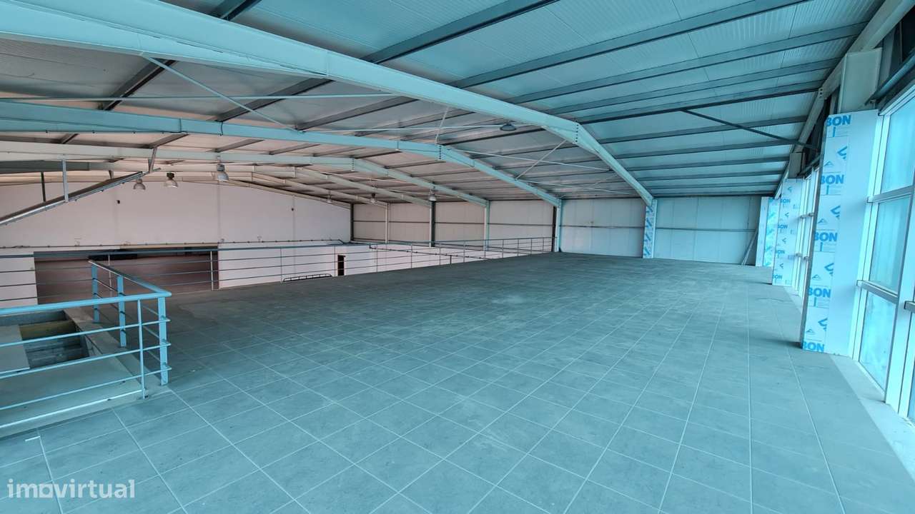 Armazém - Zona Industrial Pousos - Grande imagem: 4/6