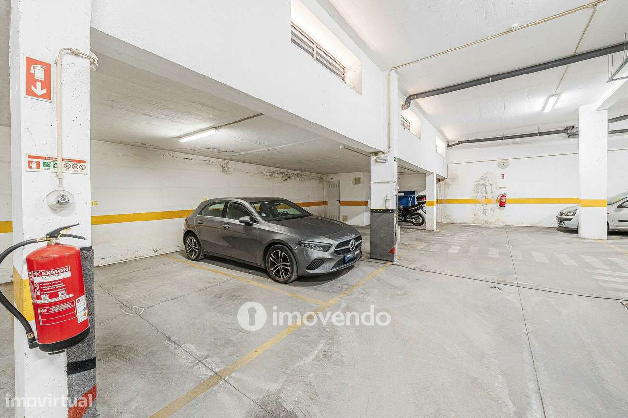 Apartamento T4 Duplex, com estacionamento e arrecadação, no Barreiro-51