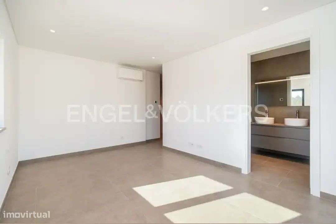 Moradia V4 Exclusiva perto do Carvoeiro-37