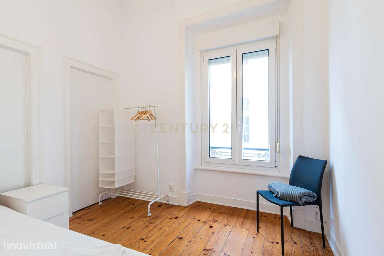 Descubra o Charme da Rua da Bombarda: T3 com Terraço e Vista Deslumbra-14