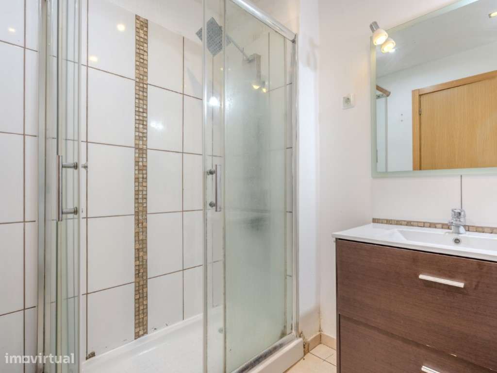 Apartamento T2 no Cacém com Arrecadação | Junto à Estação-10