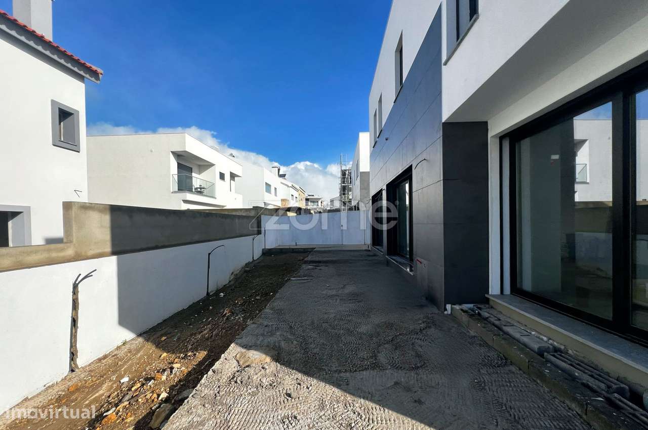 Moradia T4 em Construção em Trajouce - Cascais - Grande imagem: 3/28